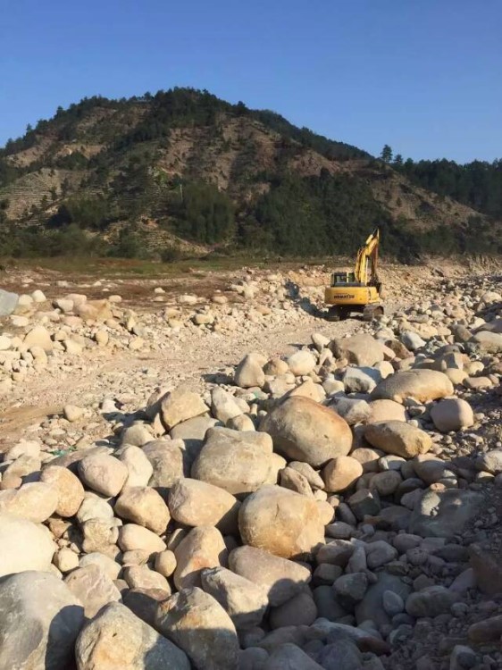 园林鹅卵石河道直销用于人工河驳岸石公园景石
