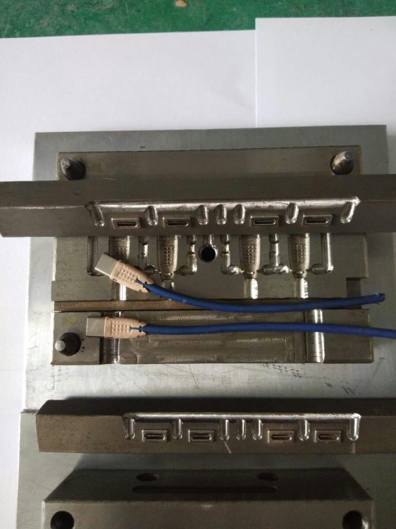 pvc胶料模具工业插头模具usb模具注塑生产加工塑胶模