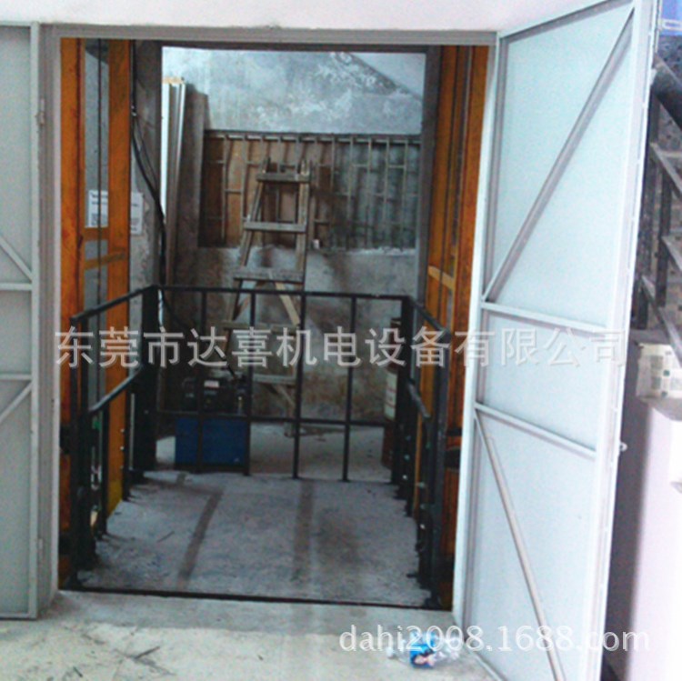 東莞工廠貨梯固定式升降臺貨梯 液壓簡易電梯液壓電動(dòng)升降臺定制