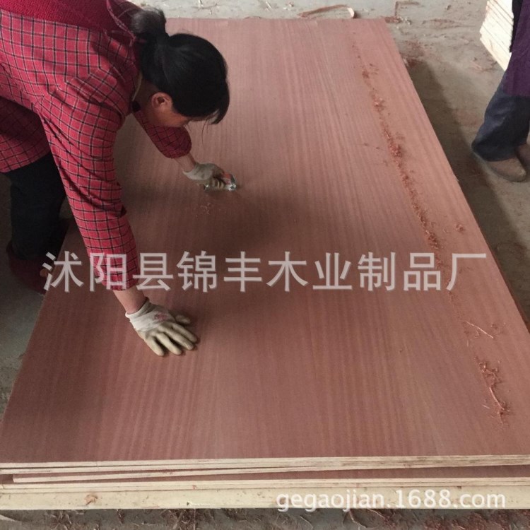 天然沙比利NATURAL SAPELI VENEER BOARD