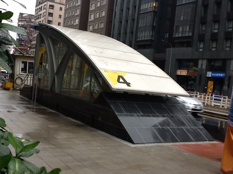 供應新型建材—屋頂雨遮用鋁蜂窩建筑帷幕墻建材板