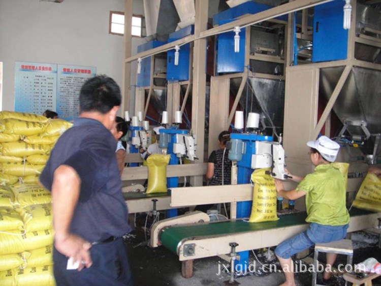 大米輸送縫包機，飼料自動縫包機，肥料定量包裝機器，糧食封口機