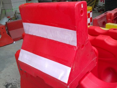 滾塑隔離墩，固定隔離墩 ，道路隔離墩，560*560小水馬交通隔離墩