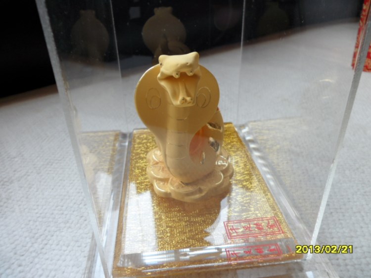 供應(yīng)云浮千足鑄金蛇禮品 絨沙金蛇年禮品 珠海絨沙金紀(jì)念品廠