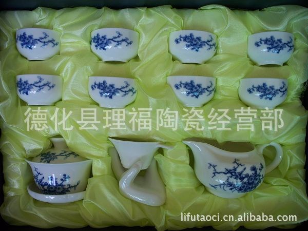 供應(yīng)德化青花茶具禮盒套裝 景德鎮(zhèn)青花瓷茶具進(jìn)貨廠家