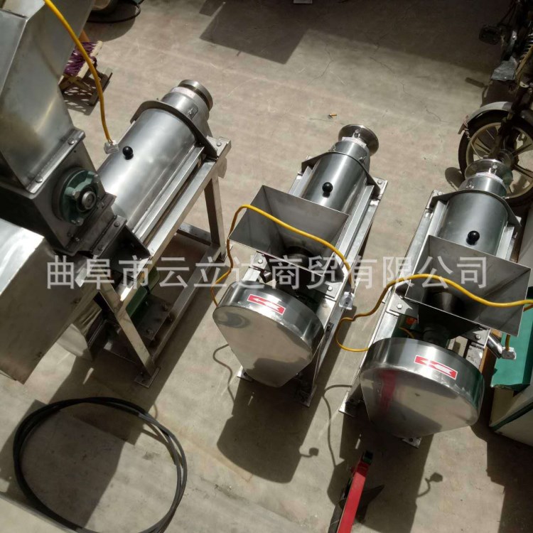 果汁加工榨汁機大蒜生姜破碎榨汁機報價低新疆商用番茄榨汁機