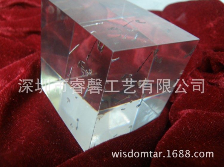 定制透明水晶膠內埋鐘表零件，透明樹脂內埋金屬片工藝品
