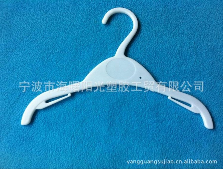 出售 LCT126西裝衣架塑料 耐用個性塑料衣架