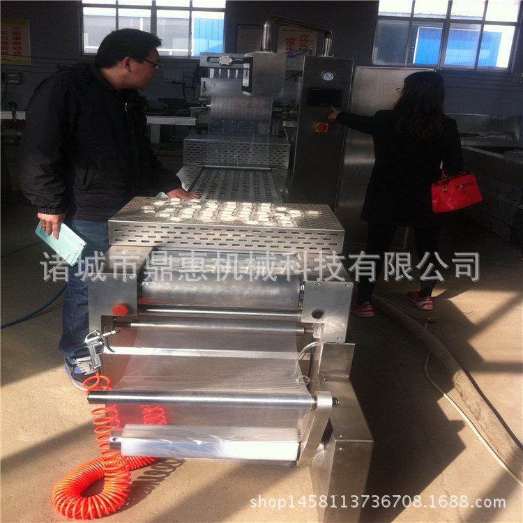 全自動(dòng)拉伸真空包裝機(jī) 雞蛋干高速拉伸膜機(jī) 鴨血拉伸膜包裝機(jī)