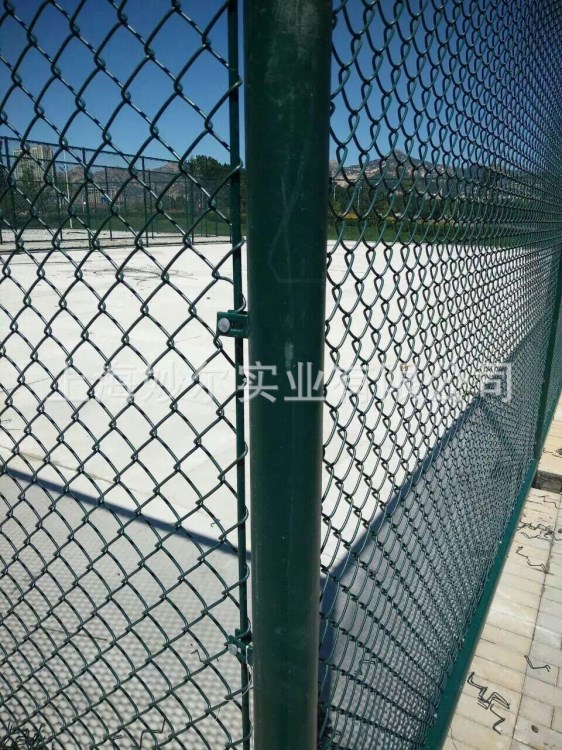 安裝運動球場圍網每平方報價|制造加工廠家|籃球場包塑圍網