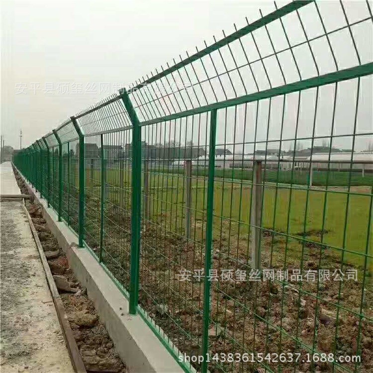 籃球場(chǎng)足球場(chǎng)圍網(wǎng)網(wǎng)球場(chǎng)圍網(wǎng)體育操場(chǎng)運(yùn)動(dòng)場(chǎng)地圍欄勾花網(wǎng)護(hù)欄網(wǎng)