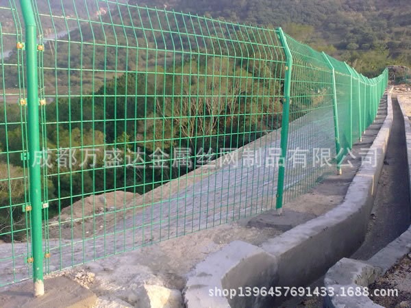四川成都不銹鋼絲網護欄網廠家批發鐵路果園不銹鋼鋼絲養殖護欄網