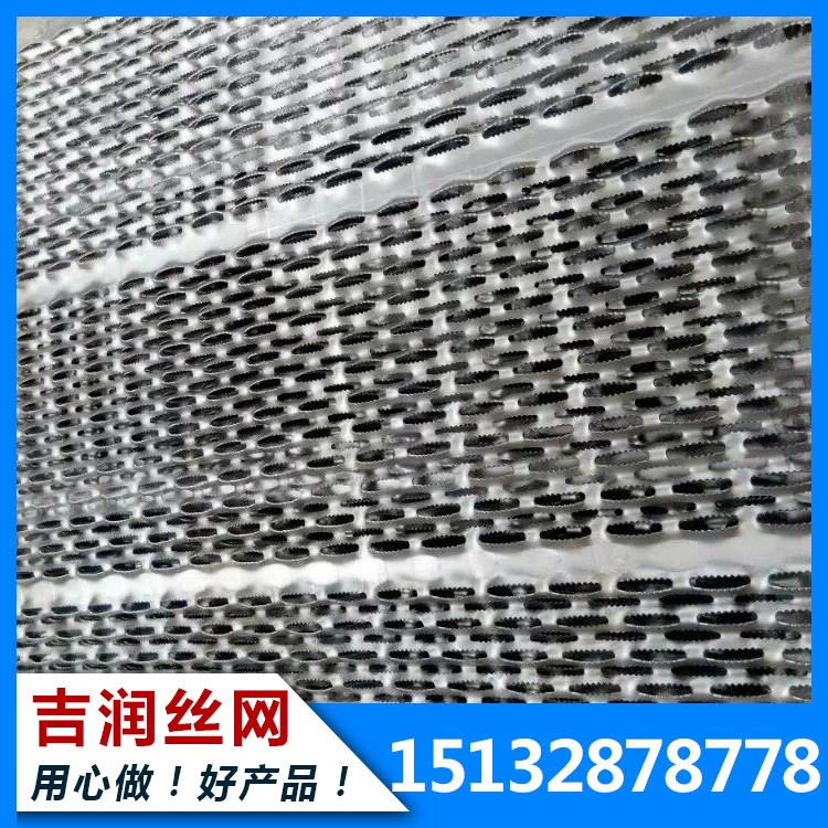 廠家供應(yīng) 機(jī)械踏步防滑板  圓孔鐵板防滑板  鱷魚嘴不銹鋼防滑板