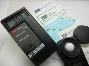 TES-1336A 數(shù)字式白光照度計 0~20000 Lux/Fc 可連電腦