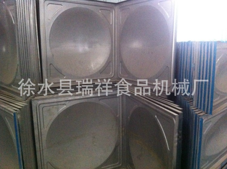 組合拼接水箱，衛(wèi)生便捷。