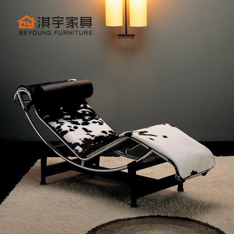 沙發(fā)椅黑白奶牛毛皮Le Corbusier Chaise Lounge Chair LC4長(zhǎng)躺椅