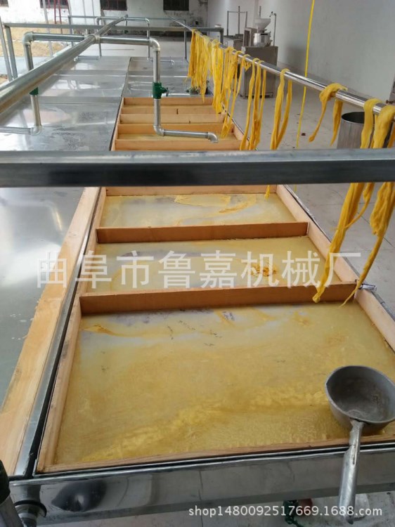新型腐竹生產(chǎn)線 手工豆油皮機(jī)  原生態(tài)鮮腐竹加工 安徽地區(qū)直銷