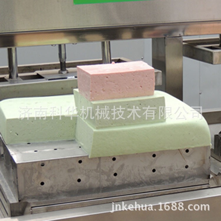 山東豆腐機(jī)全自動 商用全自動豆腐機(jī)器 煮漿機(jī) 豆腐成型設(shè)備價格