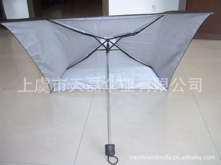 雨傘廠家生產(chǎn)四方傘防紫外線銀膠布三折傘 創(chuàng)意禮品傘
