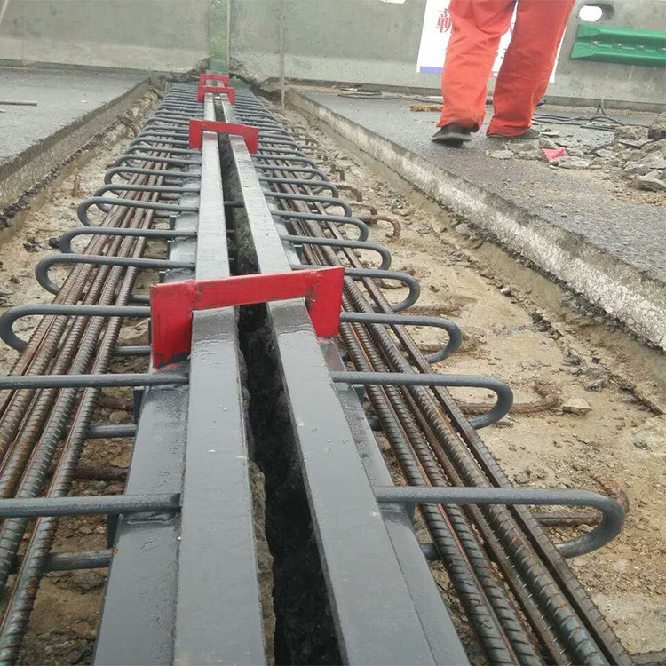 桥梁伸缩缝安装c型f型桥梁伸缩装置更换桥梁伸缩缝厂家销售伸缩缝