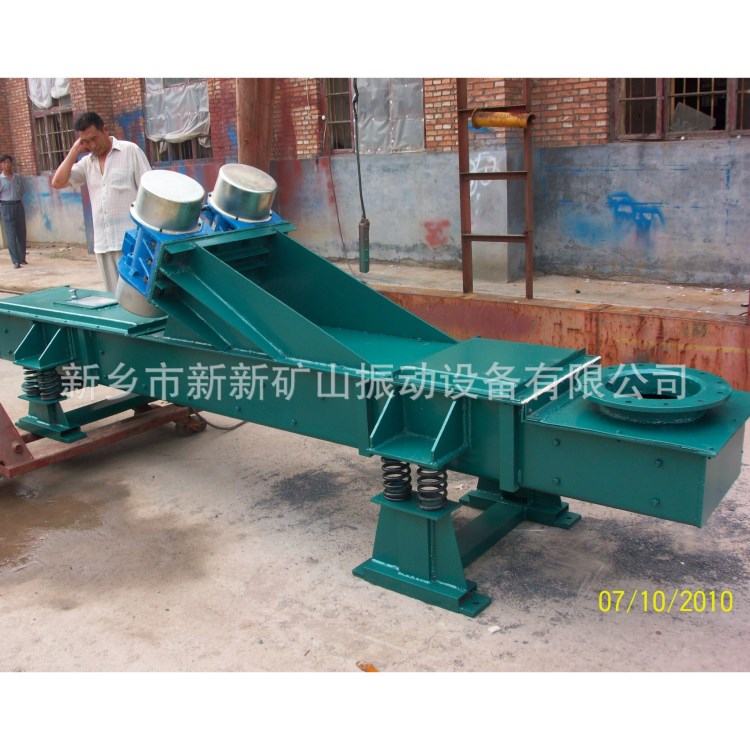 廠家定做水泥輸送機|振動水平輸送機
