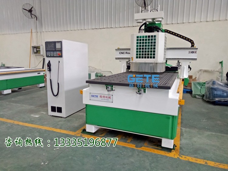 做整體櫥柜的機(jī)械 cnc電腦裁板機(jī) 數(shù)控開料機(jī)