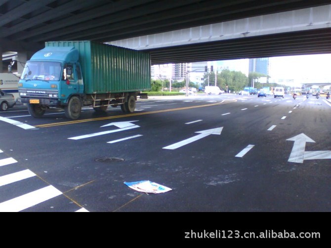 承接浙江沪道路划线，小区厂区划线，停车场车库车位划线工程