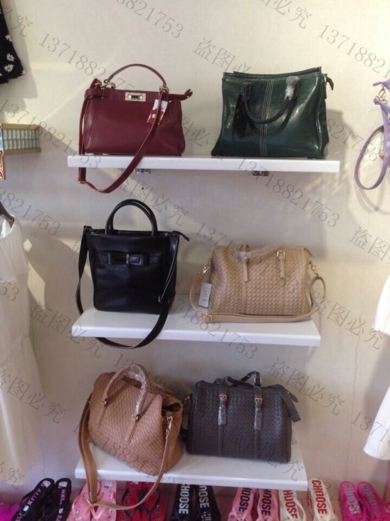 直銷 密度板烤漆展示架服裝店上墻包包架鞋托批發(fā)家用木板