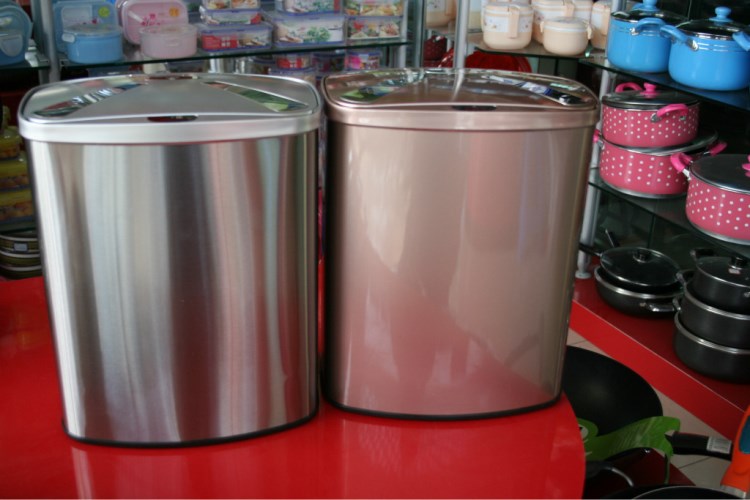 不銹鋼電子感應環(huán)保桶 感應垃圾桶 電子無痕彩鋼環(huán)保桶  8個起批