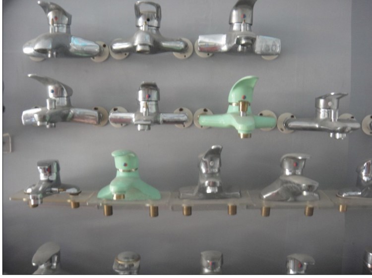 水龍頭衛(wèi)浴15167722236混熱水龍頭新款龍頭批發(fā)衛(wèi)浴系列產(chǎn)品