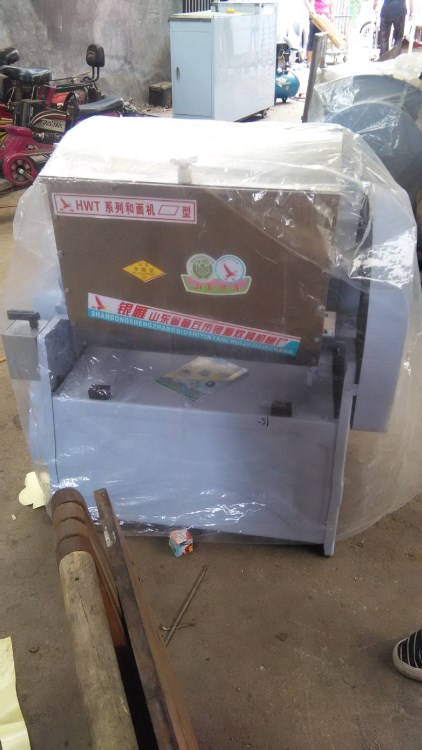 發(fā)往安徽的25型和面機(jī)、供應(yīng)多種型號(hào)和面機(jī)、訂做異型的和面機(jī)