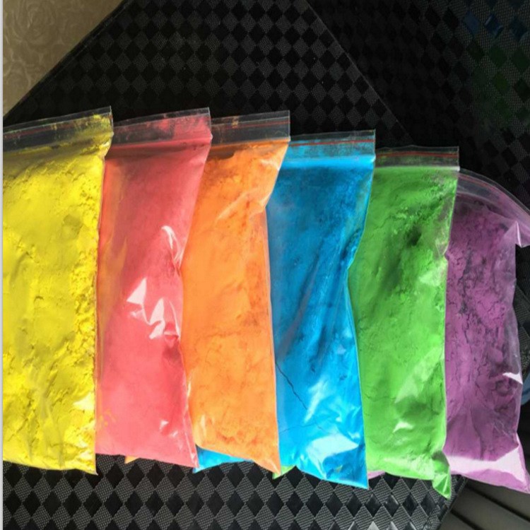 大量供應(yīng) 彩跑粉 高細(xì)度  特干燥 一撒即散 彩色玉米淀粉 50克裝