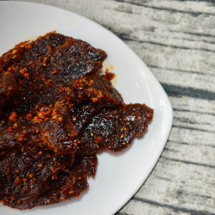 重慶特產(chǎn)牛肉小吃麻辣牛肉干50g麻辣食品肉類零食廠家直銷
