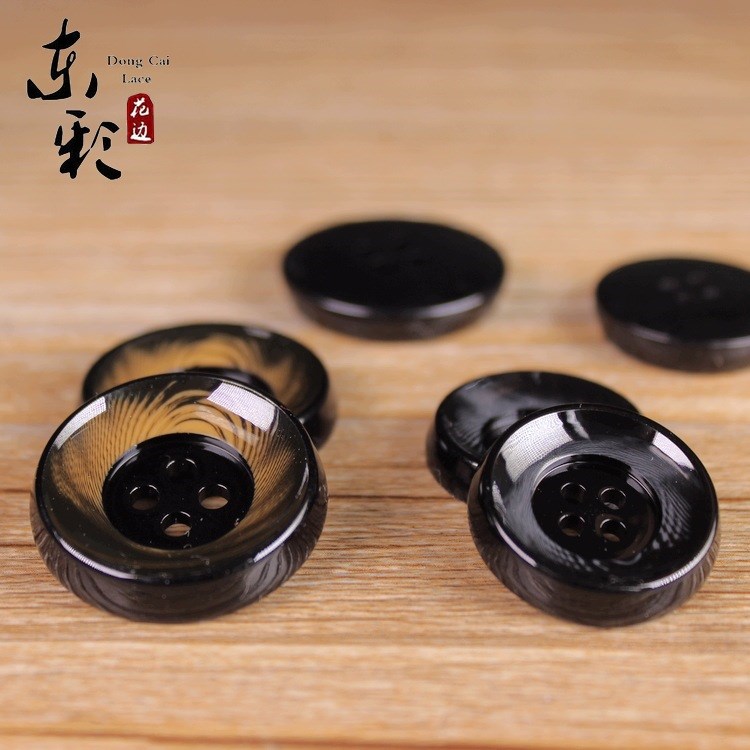 新款樹脂四眼鈕扣 時(shí)裝扣 25-30mm大圓邊大衣毛衣紐扣西裝扣