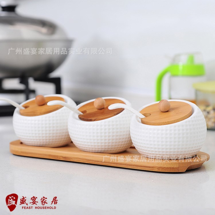 廠家直銷高爾夫陶瓷調(diào)味罐套裝 創(chuàng)意廚房用品調(diào)料瓶配竹木托盤(pán)