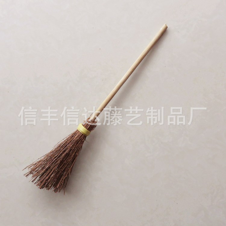 廠家直銷 萬圣節(jié)巫婆崗松小掃把 節(jié)慶鬼節(jié)掃帚 女巫用品 定做