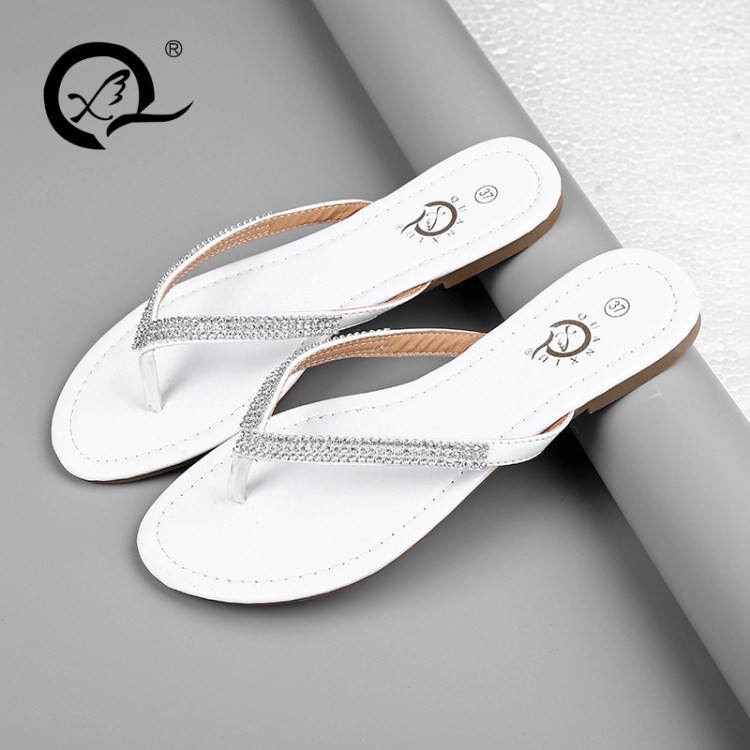 泉秀水鉆涼鞋 女夏季大碼人字拖夾腳趾涼拖pu皮平底拖鞋一件代發