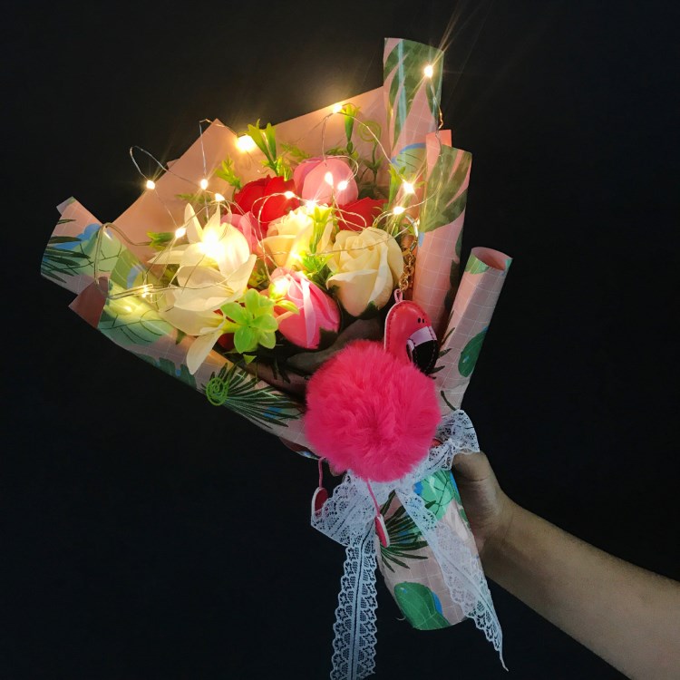 创意仿真花 火烈鸟款手捧玫瑰花加led灯情人节生日礼品鲜花制品