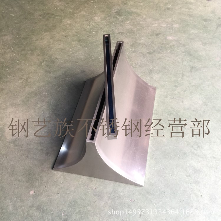 不锈钢广告展示架展览器材厂家定做弧形广告牌拉丝面广告底座