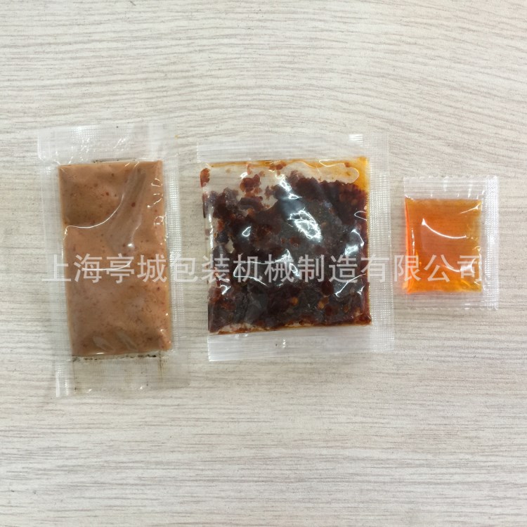 四邊封口液體化妝品包裝機(jī) 四邊封口沐浴露洗發(fā)膏包裝機(jī)