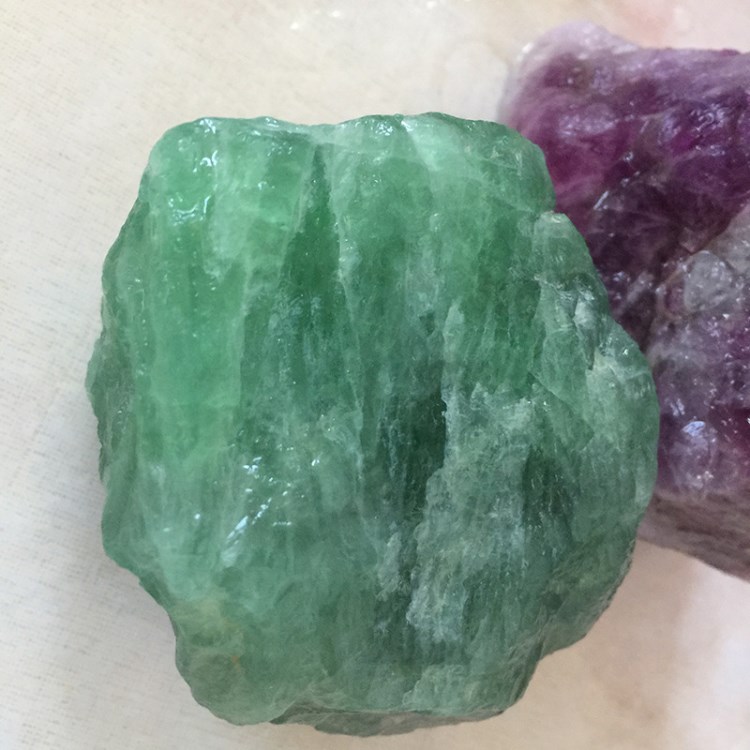 厂家直销萤石矿石绿色紫色钢结构萤石萤石颗粒可订制