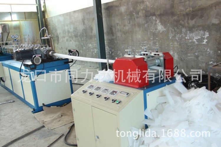 同力達低價全自動發(fā)泡網(wǎng)機、水果網(wǎng)套機品質(zhì)保障，技術(shù)先進