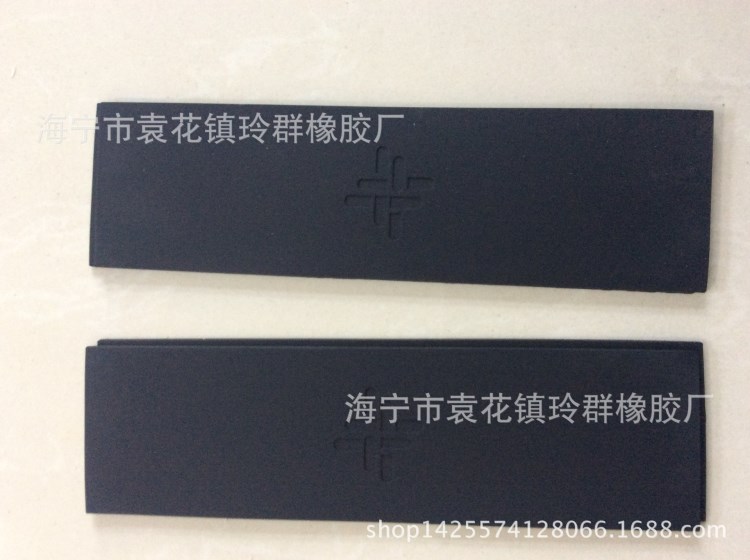 廠家供應(yīng)  黑色磨砂硅膠片 灰色硅膠防滑片 定做logo彩色橡膠片