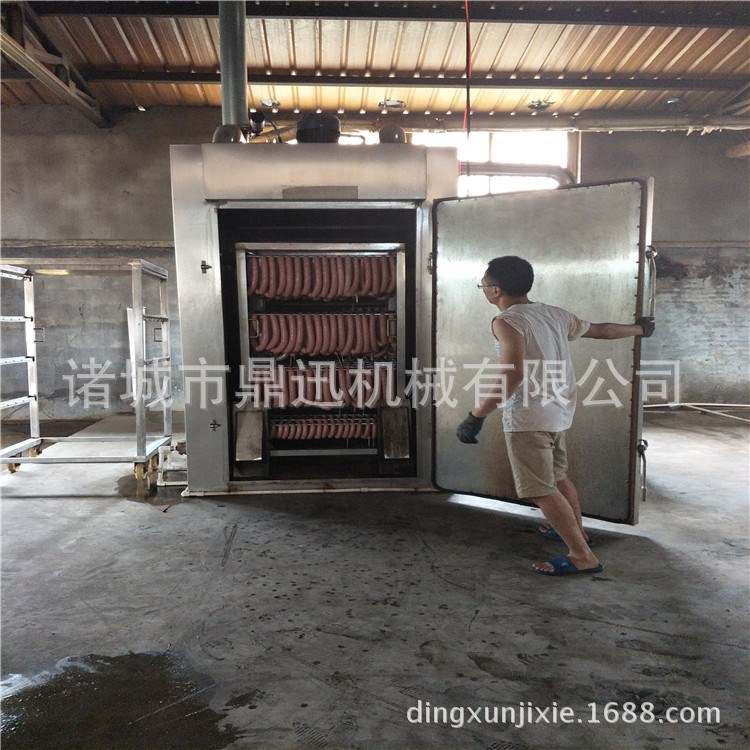 煙熏爐價(jià)格 全自動(dòng)烤雞烤鴨煙熏爐 臺(tái)灣烤腸灌腸扎線蒸成套設(shè)備