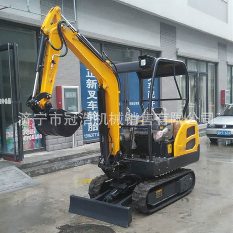 現(xiàn)貨供應(yīng)  18 /22型小型挖掘機(jī) 廠家直銷  1噸帶破碎錘挖掘機(jī)
