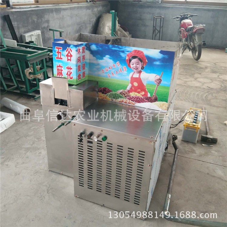 廠家直銷可做四種花型面粉機玉米碴子汽油機車載暗倉雜糧膨化機