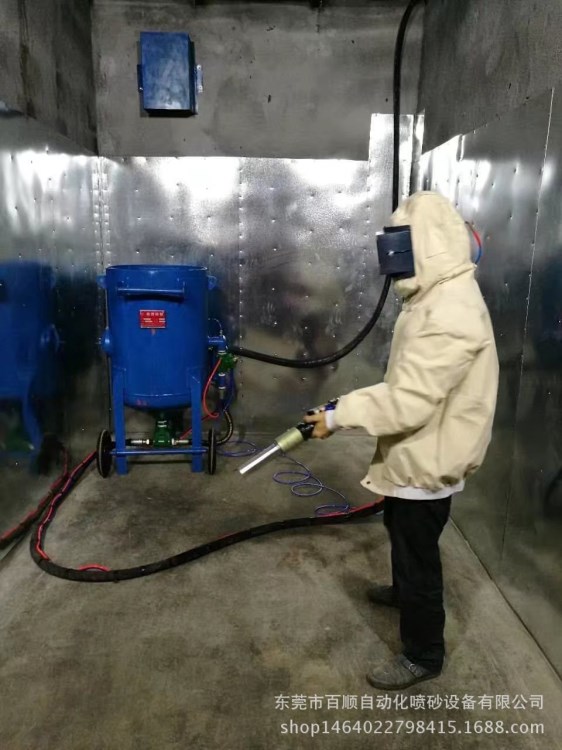 甘肅小型噴砂機(jī)防腐除銹噴砂機(jī)天水移動開放式高壓增壓加壓噴砂機(jī)