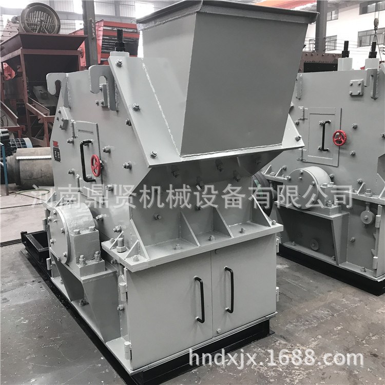 800X400移動(dòng)制砂機(jī)設(shè)備 青石制沙機(jī) 高錳鋼板錘更耐用