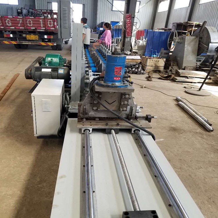 興和壓瓦機廠供應跟蹤式角鐵壓型機  角鋼機