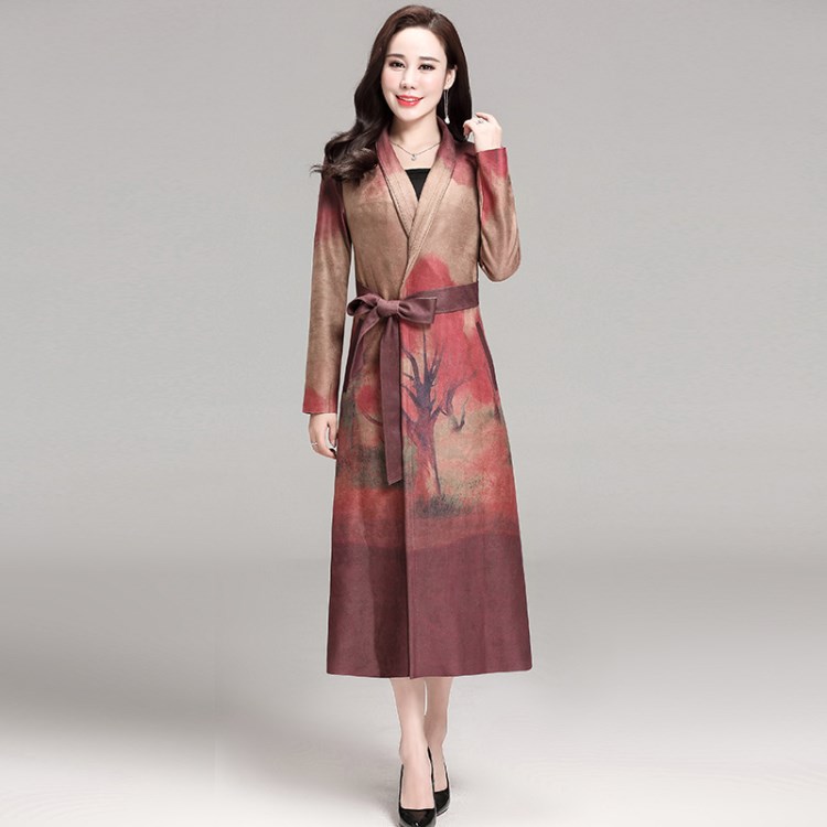 中老年女裝秋冬季時(shí)尚印花仿鹿皮絨風(fēng)衣長(zhǎng)款外披一件代發(fā)